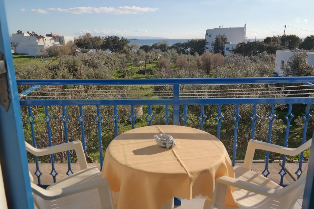 Mina'S Studios In Naxos Island Agios Prokopios  Oda fotoğraf