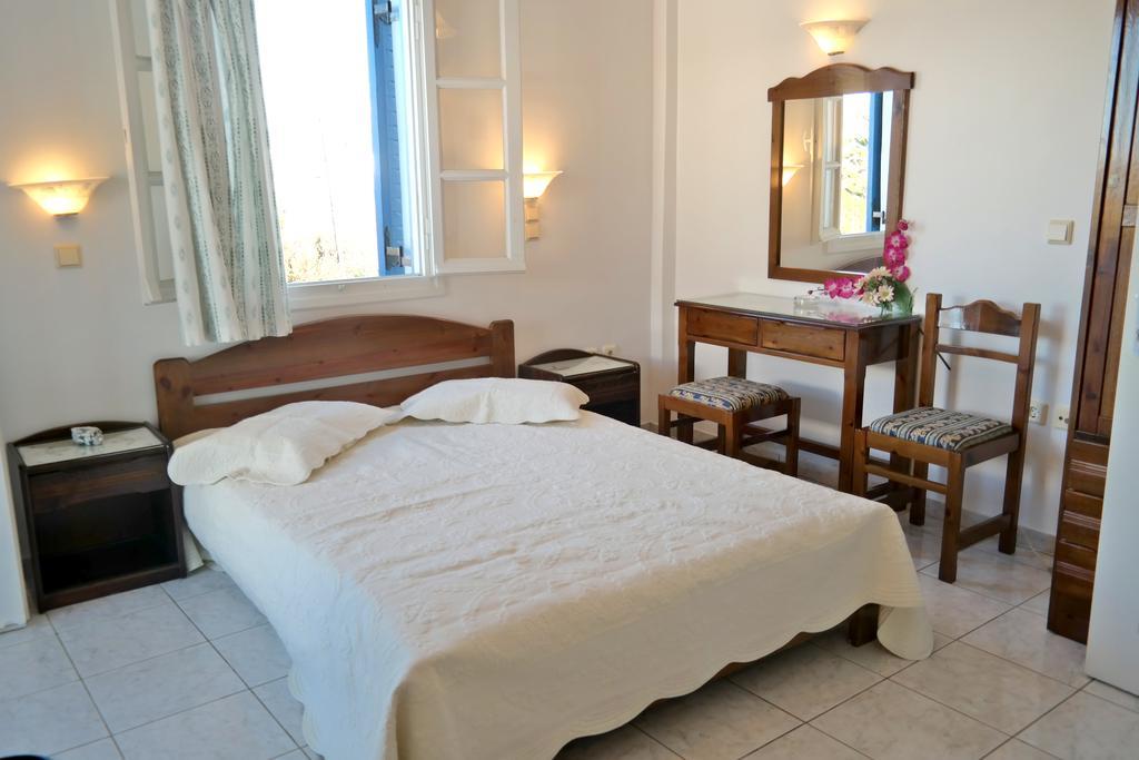 Mina'S Studios In Naxos Island Agios Prokopios  Oda fotoğraf